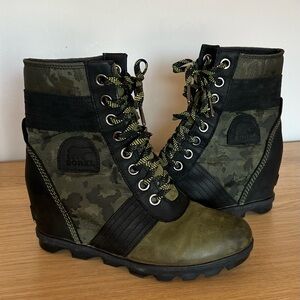 Women’s Sorel Lexie Wedge Boot, Green/Black/Camo, Size 8.5. Very Nice Like New!